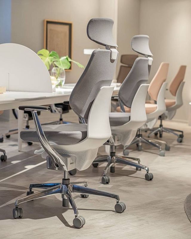 modern office chairs dubai